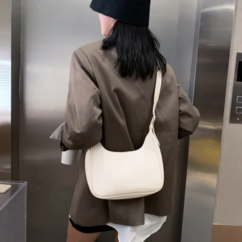 Простая женская сумка через плечо в форме полумесяца, однотонная сумка-мессенджер